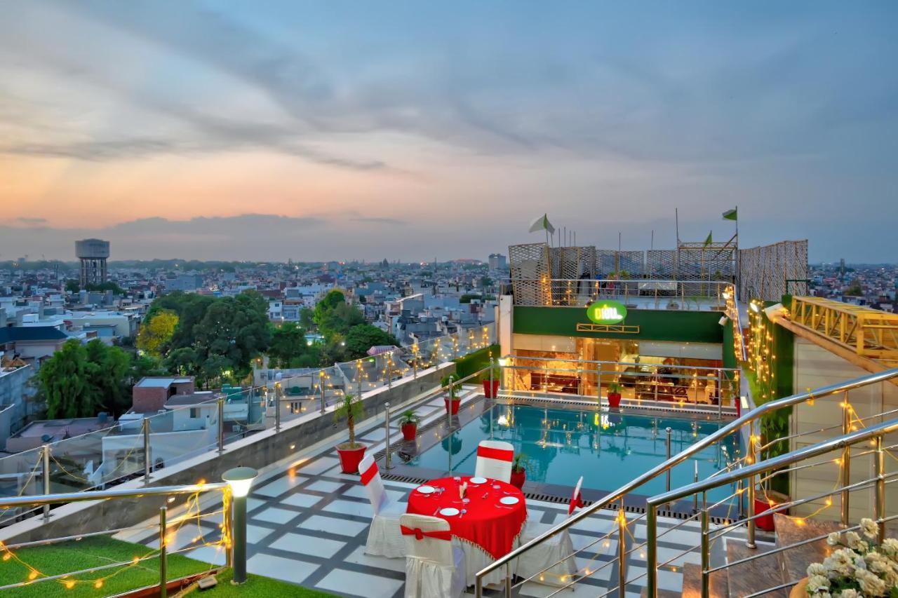 Hotel Sallow Royal Suites Amritsar Exterior photo