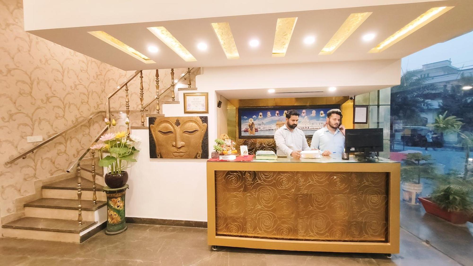 Hotel Sallow Royal Suites Amritsar Exterior photo