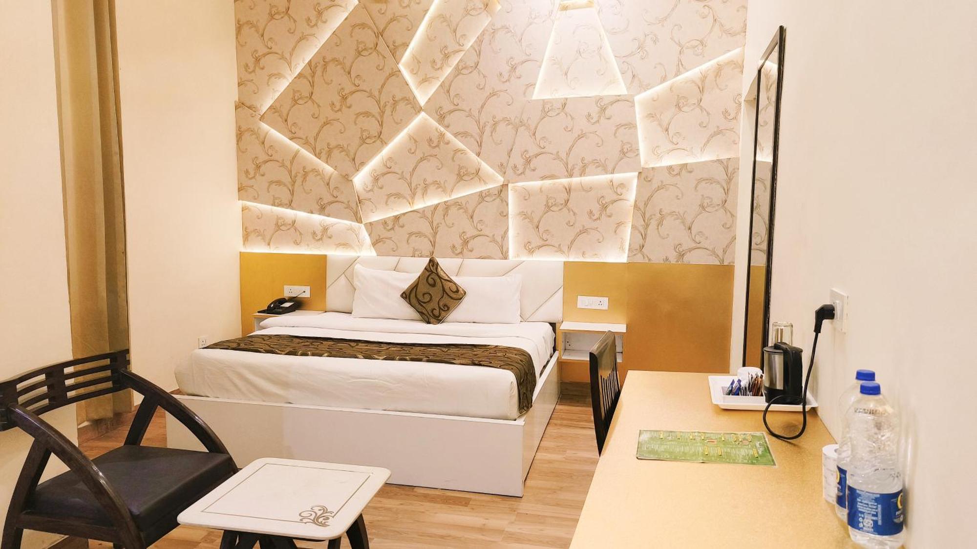 Hotel Sallow Royal Suites Amritsar Exterior photo