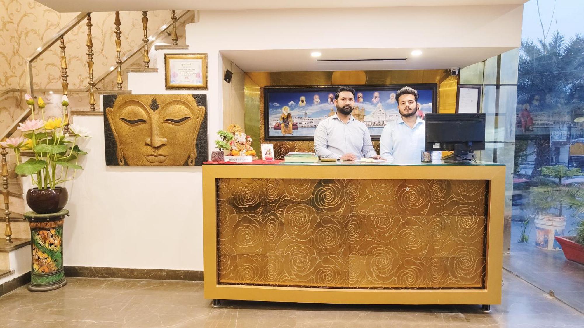 Hotel Sallow Royal Suites Amritsar Exterior photo