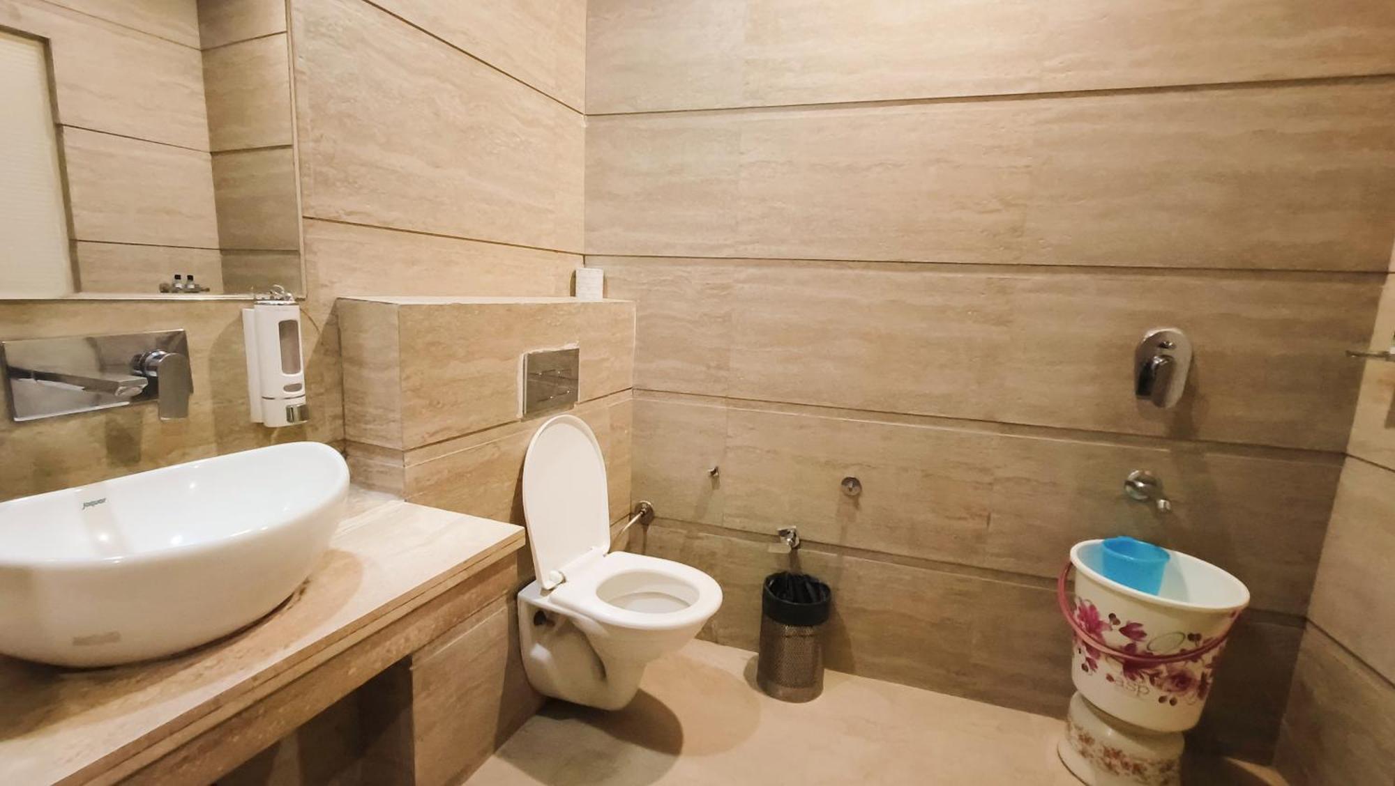 Hotel Sallow Royal Suites Amritsar Exterior photo
