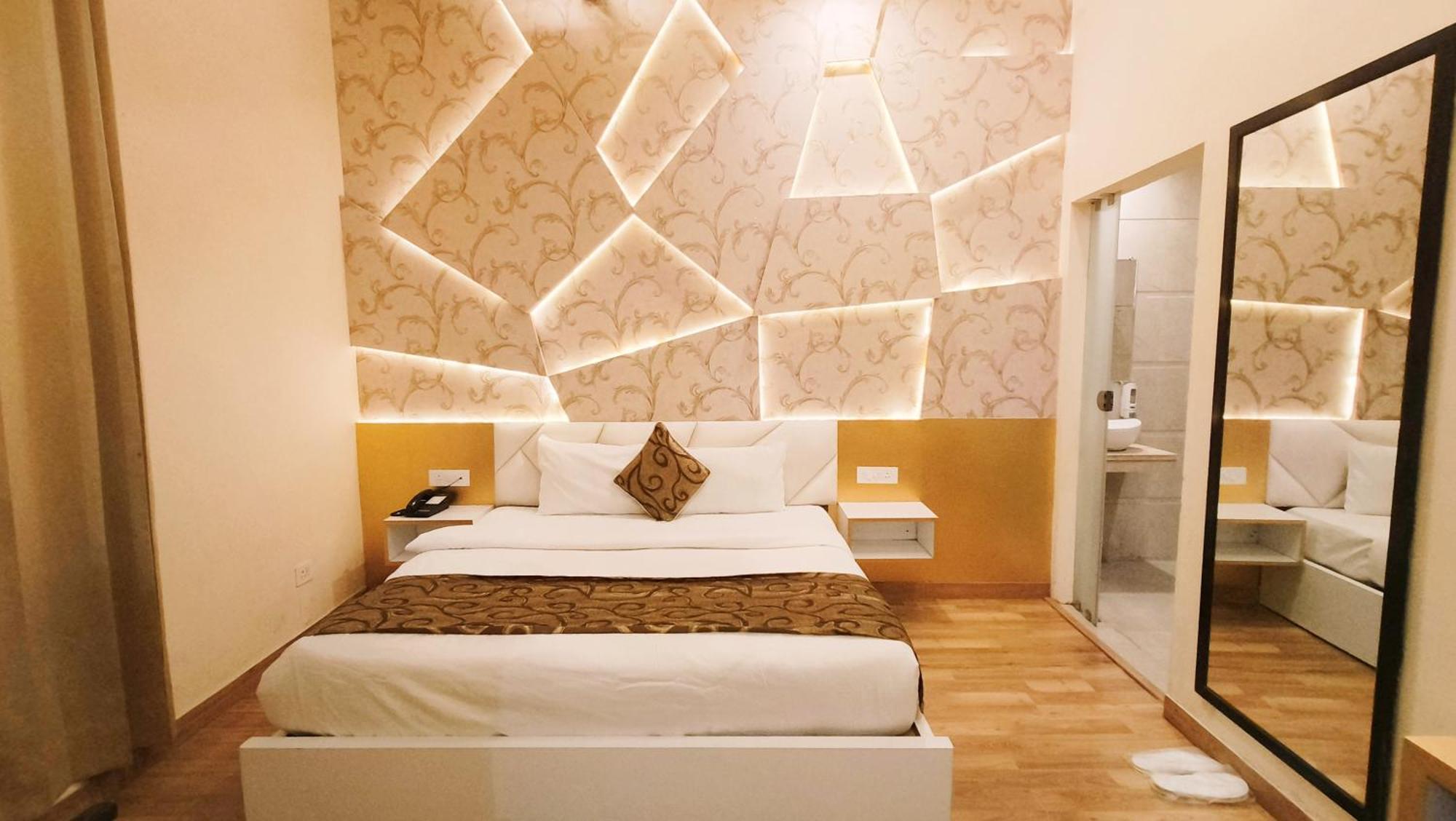 Hotel Sallow Royal Suites Amritsar Exterior photo