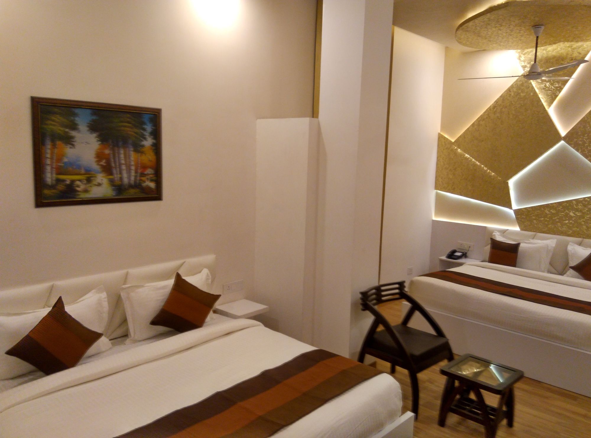 Hotel Sallow Royal Suites Amritsar Exterior photo